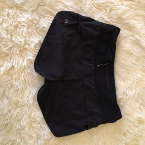 BLACK LULULEMON SPEED UP SHORT 2.5